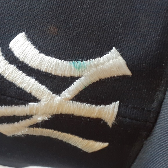 New York Yankees Iconic Black Baseball Snapback Cap Logo 7 - Picture 4 of 9